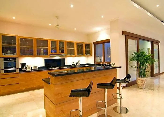 Hotel Castle Guinevere 5 Bedroom Private Pool Zn36 3*