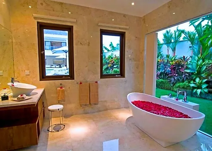 Castle Guinevere 5 Bedroom Private Pool Zn36 Hotel Kuta Selatan